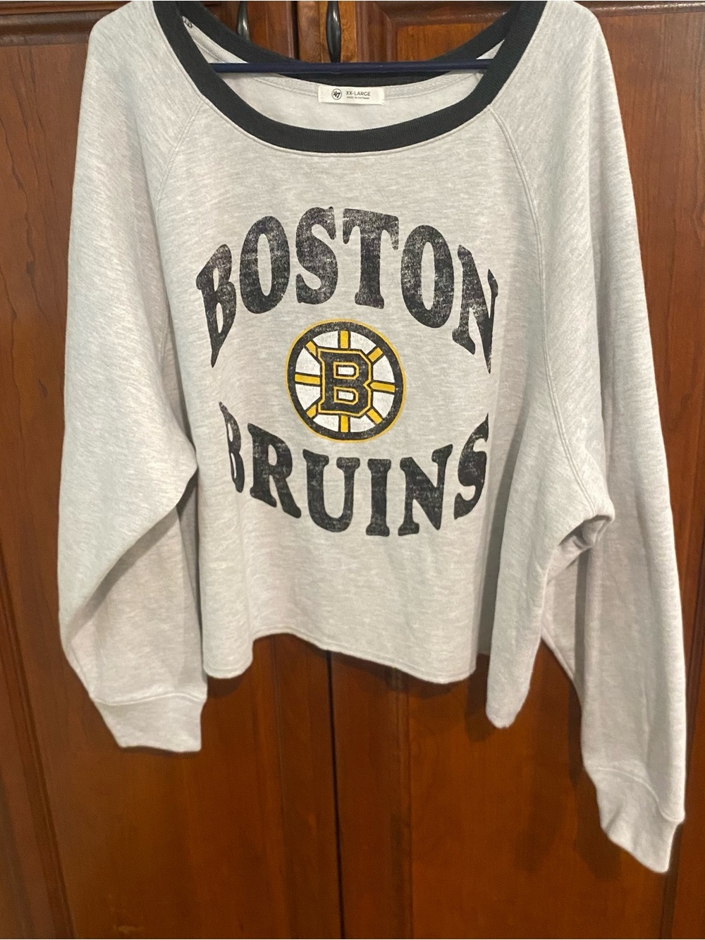 Woman’s cropped Boston Bruins sweatshirt XX large
